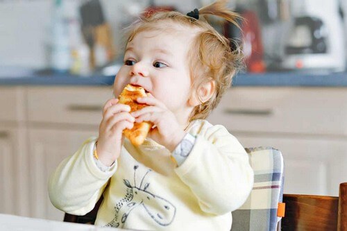 Stimolare la masticazione.