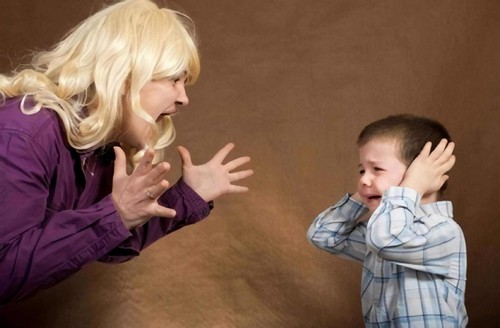 Non urlare a un bambino.