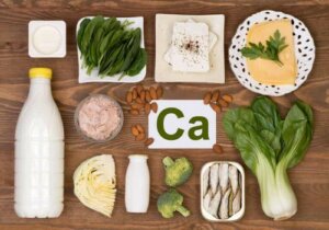 Gli alimenti più ricchi di calcio: 25 esempi di cibi preziosi