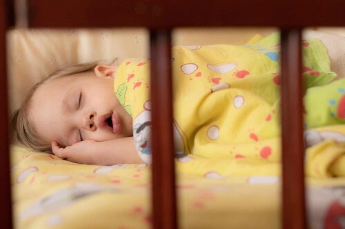Bimbo che dorme.