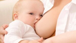 Mamme, ecco i trucchi definitivi per produrre più latte per il vostro bambino