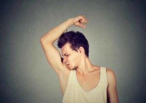 Sudore e odore corporeo in adolescenza: cosa c'è da sapere