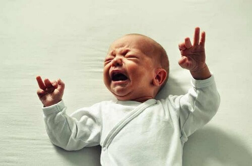 Il mio bambino ha sbattuto la testa: cosa posso fare?