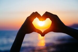 Nomi ispirati all'amore: 32 alternative per bambini e bambine