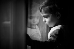 Deprivazione affettiva: cause e conseguenze