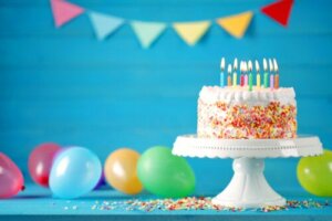Torta di compleanno per bambini: 2 ricette facili e veloci