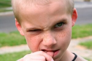 Mangiarsi le unghie: rimedi fai-da-te per aiutare i bambini