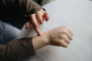 I geloni nei bambini: cosa fare se compaiono e come alleviare il dolore?