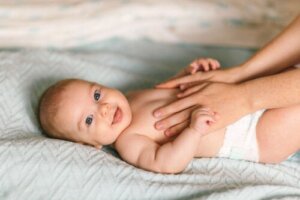 Massaggio infantile e benefici psicologici