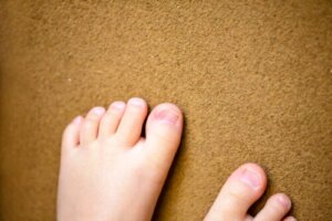 Unghie incarnite dei piedi nei neonati e nei bambini: come trattarle?
