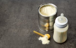 Latte artificiale per bambini dai sei mesi in su: è necessario?
