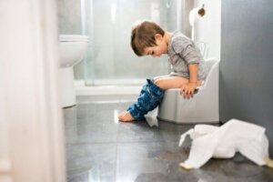 Figli che si toccano i genitali: come reagire?