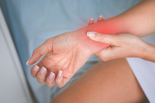 Formicolio alle mani in gravidanza: cause e rimedi