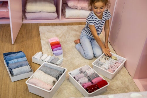 Insegnare ai bambini a organizzare il proprio armadio: come fare?