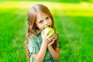 Cibi sani per i denti dei bambini: eccone 4
