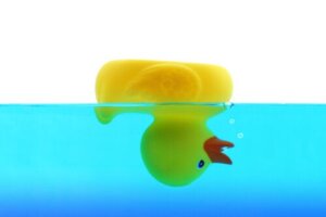 Come prevenire gli incidenti dei bambini in acqua