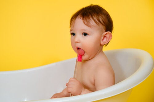 Pulire la lingua del bambino: come fare?