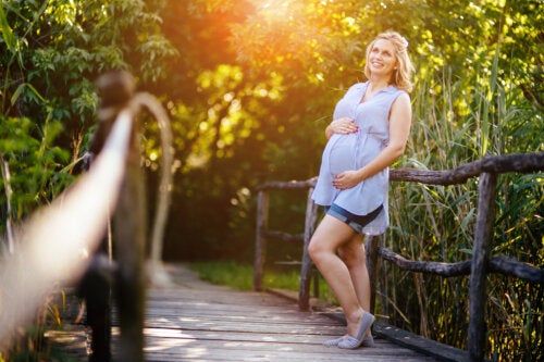 Come vestirsi d'estate durante la gravidanza: consigli utili