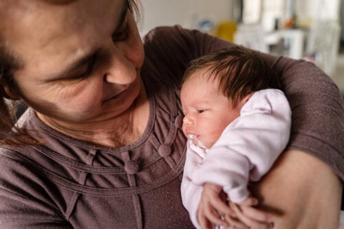 Cosa fare se un bambino vomita dalla bocca e dal naso?
