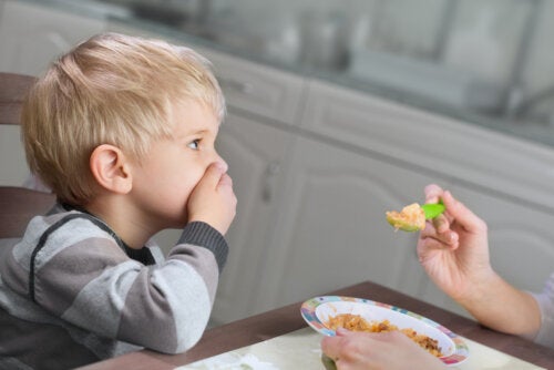 Frasi da evitare quando vostro figlio non vuole mangiare