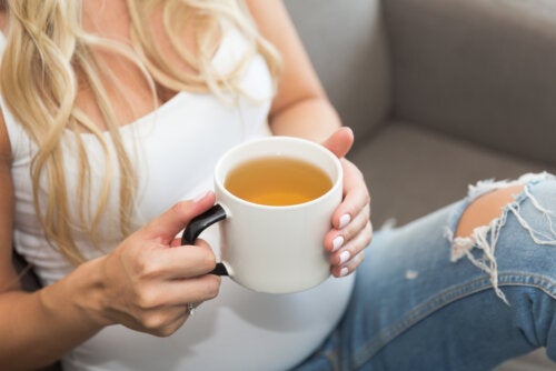 Si può bere il tè verde in gravidanza?