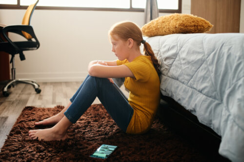 Adolescenti che si sentono soli: cosa c'è dietro e come aiutarli?