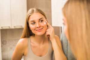 La routine cosmetica più consigliata dai dermatologi