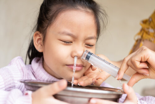 Lavaggi nasali nei bambini: cosa bisogna sapere