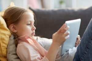 Come gestire la noia dei bambini senza ricorrere agli schermi