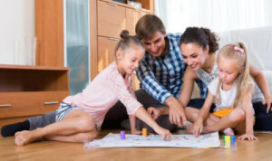 Giochi da fare in famiglia con solo carta e penna