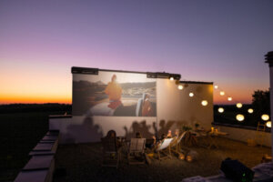 7 idee per allestire un cinema estivo in terrazza
