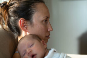 Mi sento sola: sono l'unica madre nel mio gruppo di amici