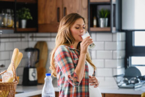 I pericoli del latte crudo nelle donne in gravidanza e nei bambini