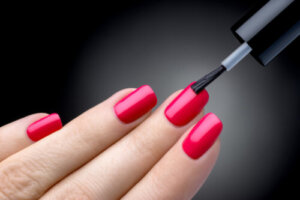 Manicure e parto: cosa bisogna sapere