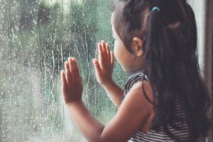 Attività per intrattenere i bambini in una domenica piovosa