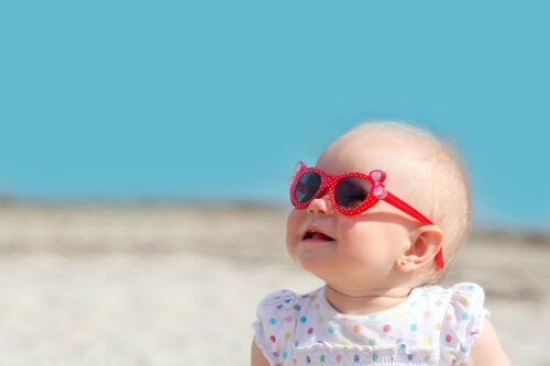Abusare del sole danneggia gli occhi dei bambini