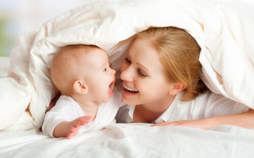 L'importanza di parlare al neonato: è piccolo, ma capisce