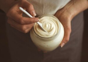 Si può mangiare maionese in gravidanza?