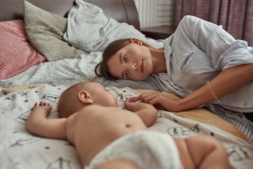Quando si ha un bambino, il sonno è influenzato più nelle madri che nei padri
