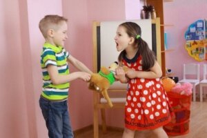 Quando è necessario intromettersi nelle discussioni tra fratelli?