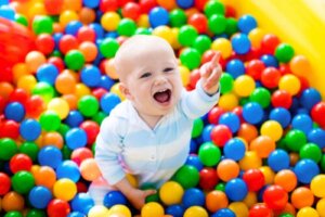 L'importanza dei colori nei neonati