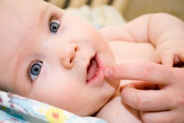 8 consigli per prendersi cura della bocca del bambino