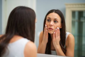 10 trucchi per nascondere la pelle stanca