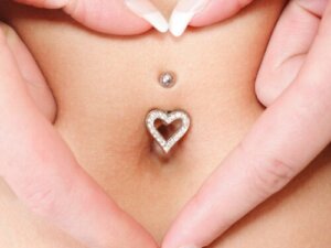 Piercing all'ombelico in gravidanza: risolviamo ogni dubbio