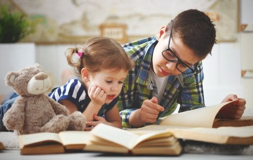 Come favorire un buon legame tra fratelli con una differenza di età