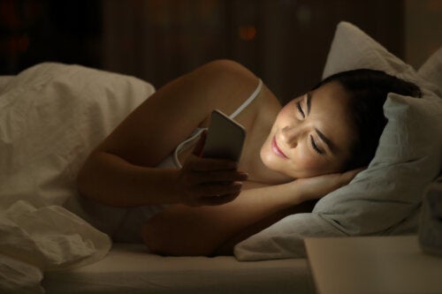 Uso notturno del cellulare negli adolescenti: quali effetti?