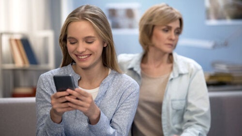 Perché mio figlio adolescente mi prende in giro?