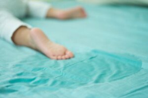 Enuresi: ecco perché mio figlio bagna ancora il letto