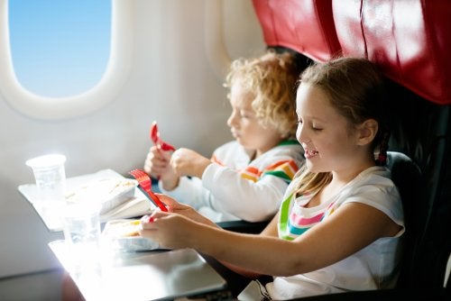 Questioni da considerare quando si viaggia in aereo con bambini