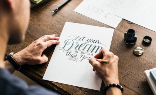 I vantaggi del lettering negli adolescenti